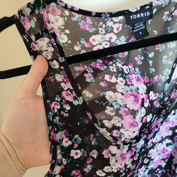 Torrid sheer floral high/low top - Picture 4 of 5